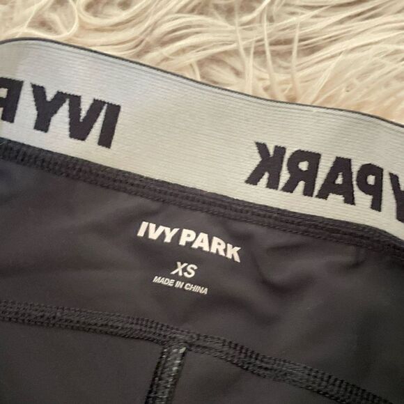 Ivy park, cropped leggings, extra small - Picture 2 of 3